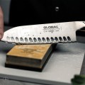 Global G-80 santoku japonský kuchársky nôž s vrúbkami 18cm